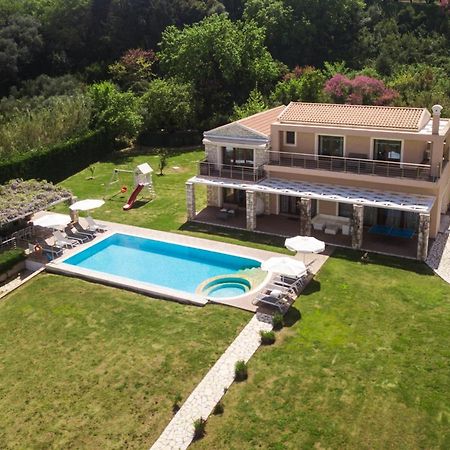 Luxury Villa Hera - Beachfront Róda Kültér fotó