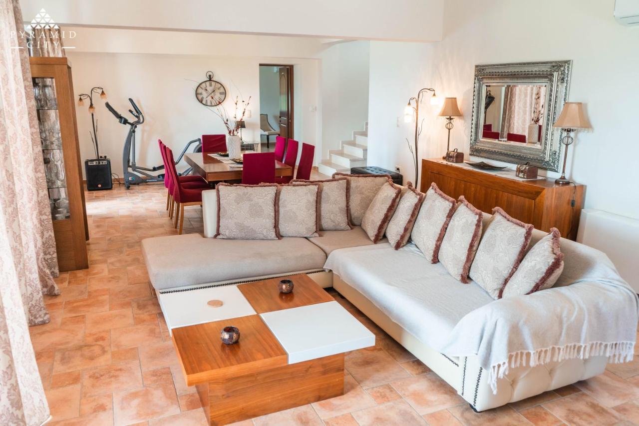 Luxury Villa Hera - Beachfront Róda Kültér fotó