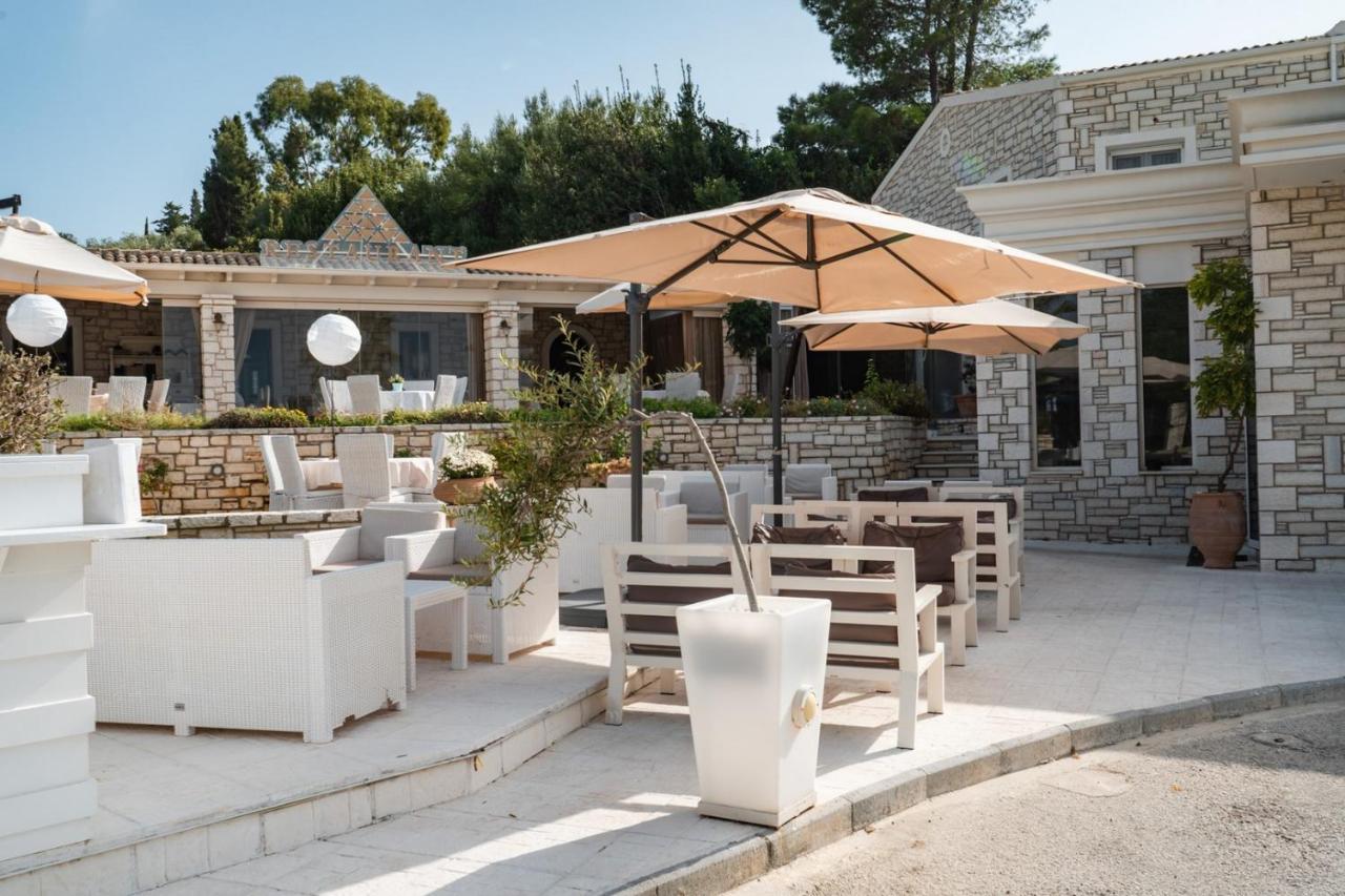 Luxury Villa Hera - Beachfront Róda Kültér fotó