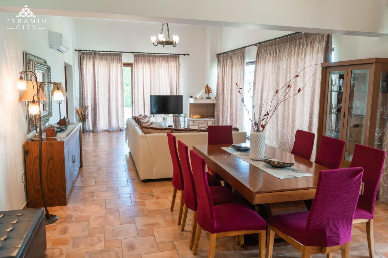 Luxury Villa Hera - Beachfront Róda Kültér fotó